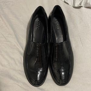 BRAND NEW Ecco loafers.